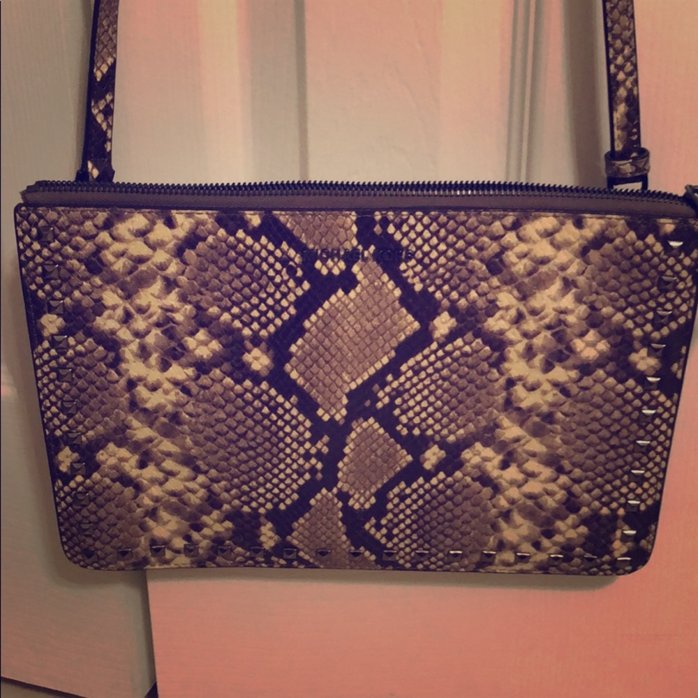 EUC MICHAEL KORS SNAKE SKIN CROSS BODY 🔥